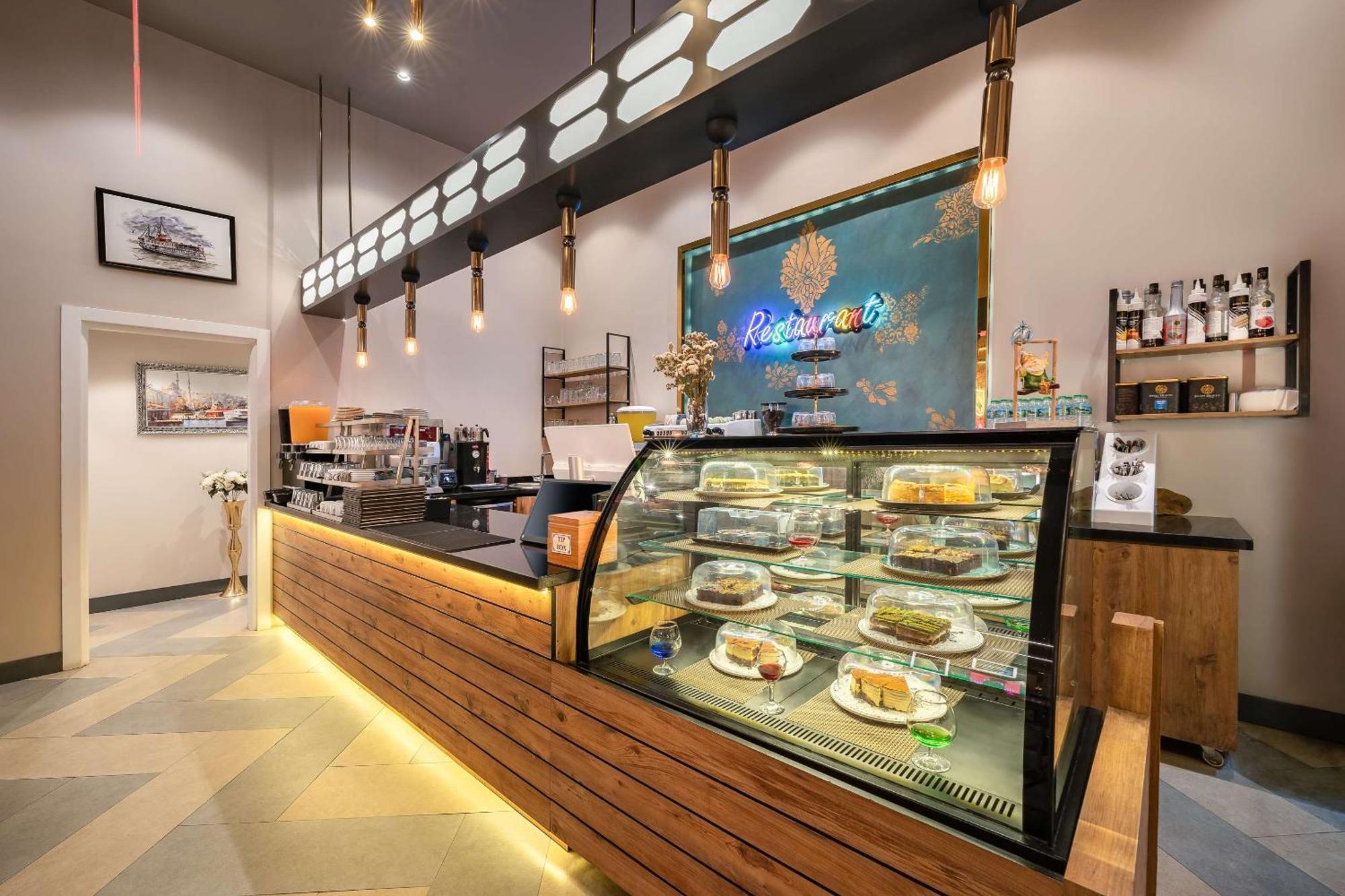 Best Western Premier Hidden Hills Hotel Istanbul Ngoại thất bức ảnh The interior of a typical café
